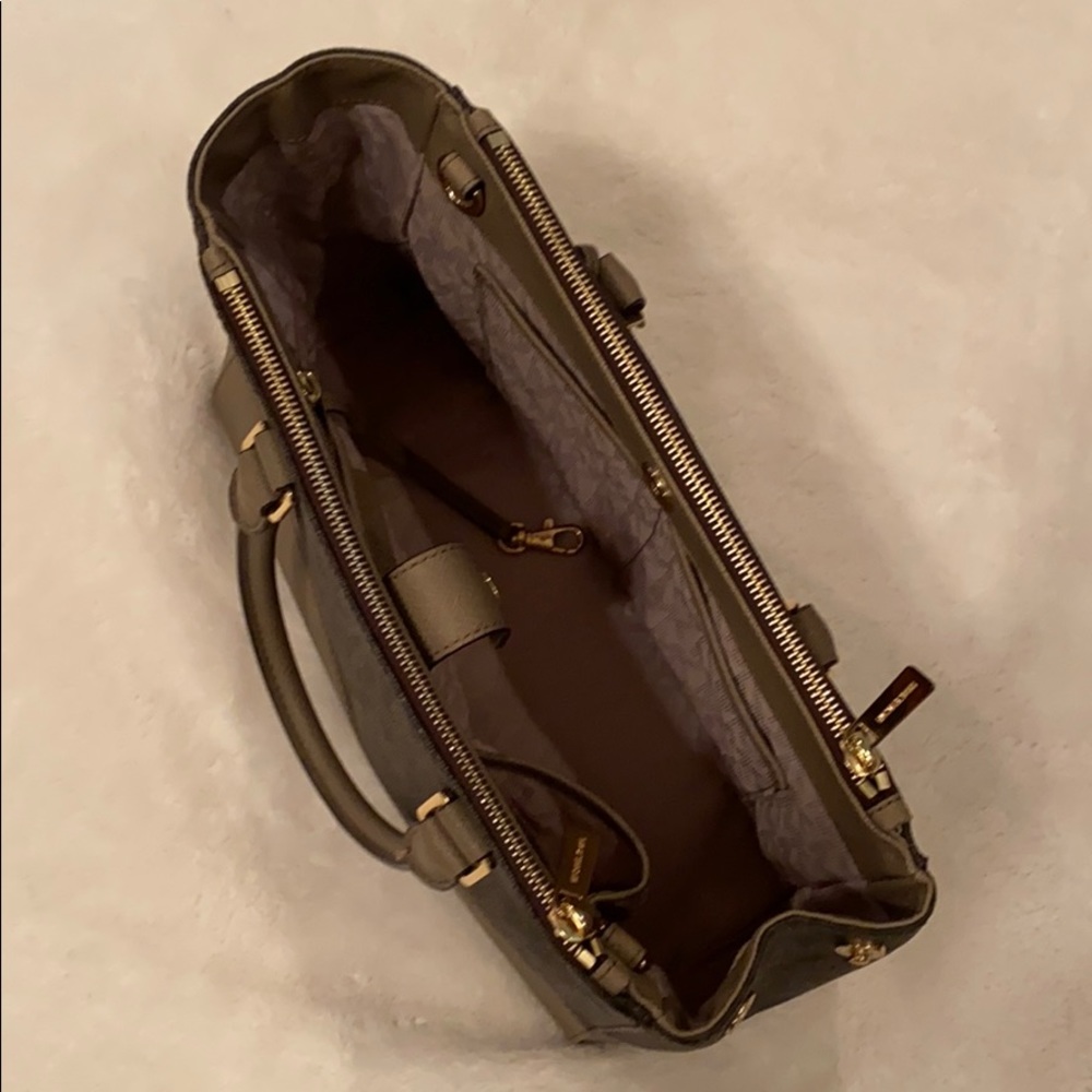 Michael Kors Purse - Picture 4 of 4